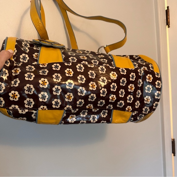 Vera Bradley Rare All-Over Patent Frill Travel Tote Buttercup Yellow Floral - Picture 8 of 14